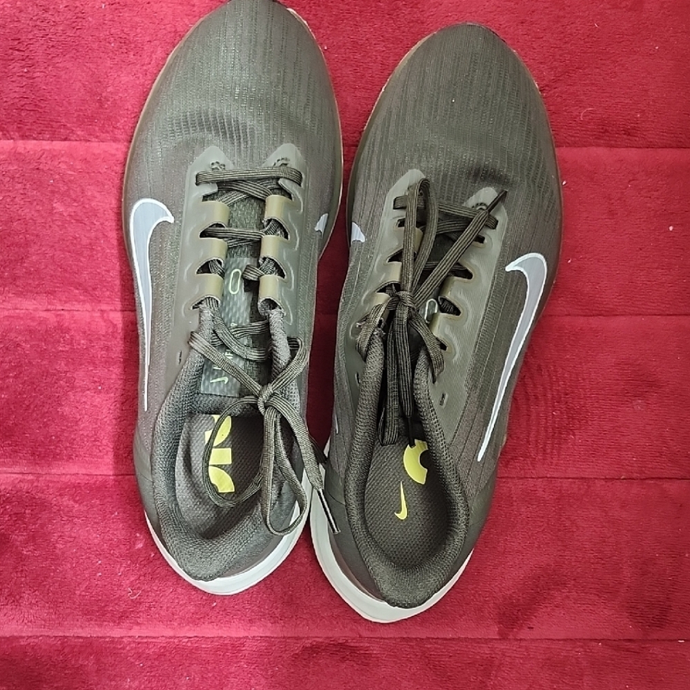 Nike Brown and White Athletic Shoes for Training
